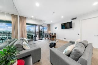 Sophisticated Spacious APT w Stunning Harbour View - 0