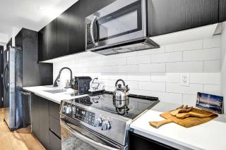 Miami 17th floor Studio w Kitchen City and Bay Views - 4