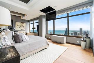 Apartment Expansive views of Lake Michigan - 8
