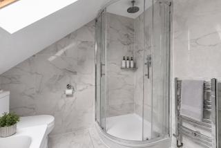 2 Bedroom Stylish Apartment in London - 6