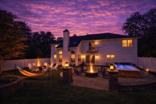 Luxury 5BR Backyard Oasis • Hot Tub • Game Room - 5