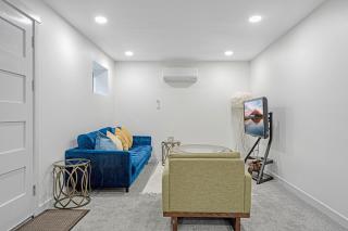 Newly renovated 2Bedroom 1Bath unit & parking - 7