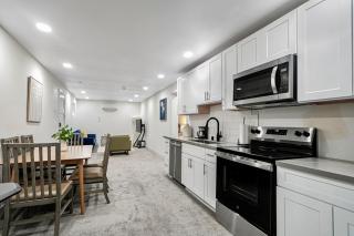 Newly renovated 2Bedroom 1Bath unit & parking - 9