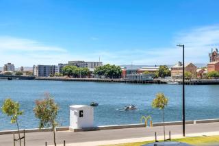 Koala Stay Harbour Waterfront Escape - New Port Pearl - 1