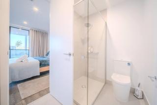 Koala Stay Harbour Waterfront Escape - New Port Pearl - 6
