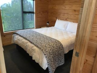 Modern & Cosy Port Hills Cottage - 4