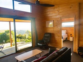 Modern & Cosy Port Hills Cottage - 7