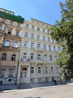 Cozy Prague Muzeum - Wenceslas square - 4