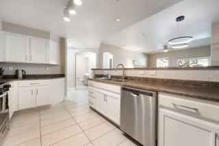 2 BR Vegas Oasis Pool Parking Near Strip - 9