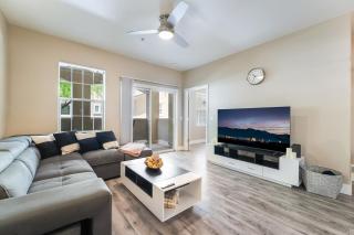 2 BR Vegas Oasis Pool Parking Near Strip - 0