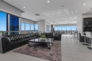 Vegas Penthouse Situated On The Best Corner - 8