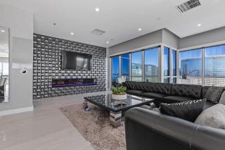 Vegas Penthouse Situated On The Best Corner - 3