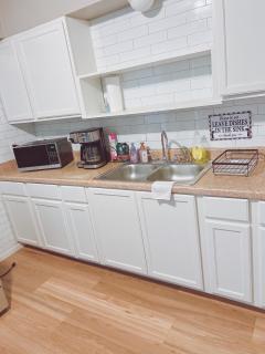 Pet friendly,king beds,fully fenced ,3 bedroom - 4