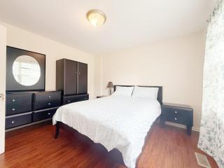 Quiet Queen Bedroom near Steeles Bayview - 5