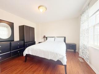 Quiet Queen Bedroom near Steeles Bayview - 7