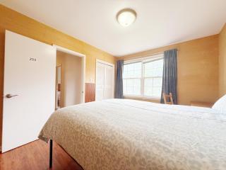 Quiet Queen Bedroom near Steeles Bayview - 6