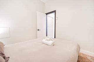 Modern 2 BR Apartment with private indoor parking - 2