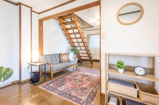 Retro-style coffee house and guesthouse-3 floors-Entire building available for rent-suitable for 9 people-Parking available-pets allowed-Mahjong - 6