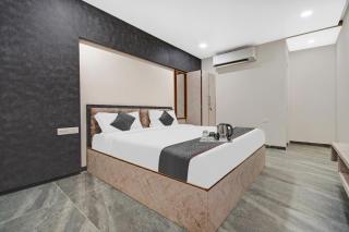 Super Townhouse OAK Hotel Rudra - 0