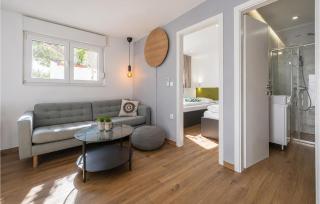 Amazing Home In Zerava - 7
