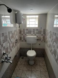 Modern 2BHK, AC, Wi-Fi, Free Parking near Ganga hospital and womens center - 3