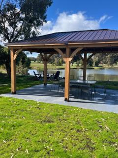 Family Farmhouse by the Lake - Wilyabrup - 7