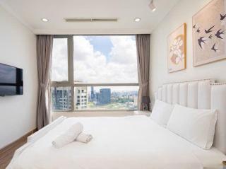 Modern 2BR Apartment at Vinhomes Central Park - 2