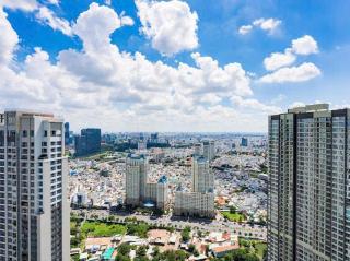 Modern 2BR Apartment at Vinhomes Central Park - 1