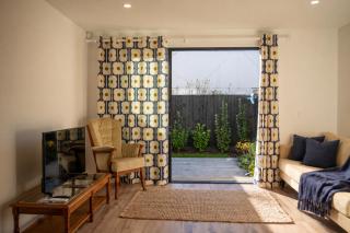 Vintage Style Townhouse with Private Parking - 7