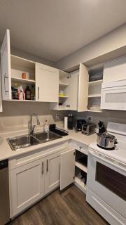 Cozy&Convenient Basement Suite -Perfect For You - 4