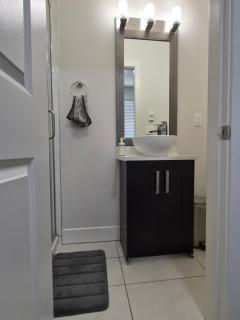 Private modern room with separate entrance - 5