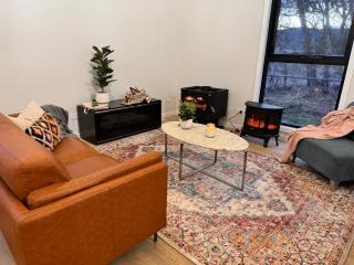 Winterwood Lodge - 6mins Jindabyne -Pets Allow-Floor Heating Winter-Swimming Pool Summer - 9