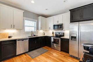 3 Bedroom Home- HUGE yard for pets 4 miles to Broadway - 8