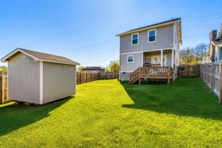 3 Bedroom Home- HUGE yard for pets 4 miles to Broadway - 2