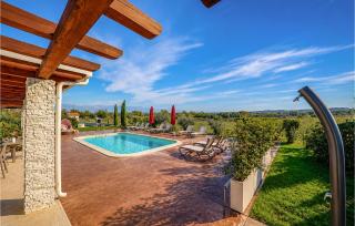 Stunning Home In Zerava - 9