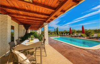 Stunning Home In Zerava - 4