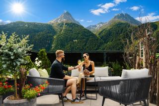 VIER Studios & Restaurant - 4