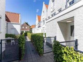 Elegant Apartment in Koudekerke with Gas Fireplace - 4