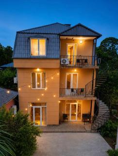 Guest House Leon - Batumi - 0