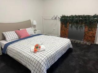 Affordable Comfy Rooms Near Trains with Free Parking in Noble Park - 5