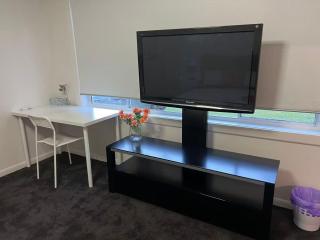Affordable Comfy Rooms Near Trains with Free Parking in Noble Park - 1