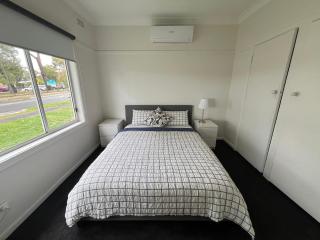 Affordable Comfy Rooms Near Trains with Free Parking in Noble Park - 9