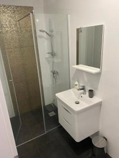 Two bedroom -Terrace- Parking- Walk to Beach - 1
