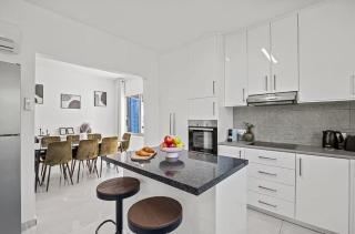 Experience the perfect blend of luxury, comfort, and convenience! - 2