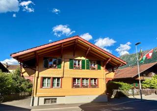 Cosy apartment in heritage protected swiss chalet - 0