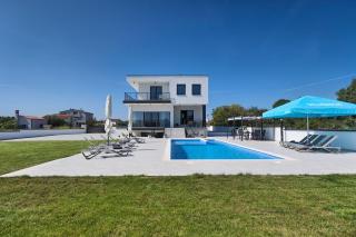 Villa Enigma BD 6 with pool ,Parking, BBQ, replax - 7