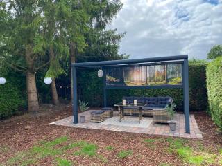 Geniet van rust en privacy in onze gezellige chalet op familiecamping De Tien Heugten in Drenthe - 9