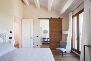 Beautiful hilltop farmhouse with swimming pool - 9