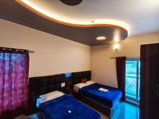 Rose Garden Enclave for Families & Executives - 1