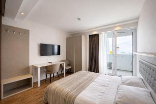 VELARO Suites at Alliance Palace - 4